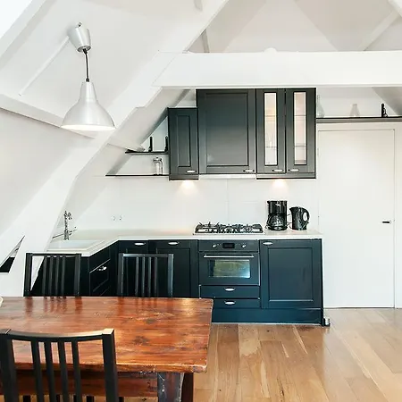 Trendy Top-floor Retreat Appartamento *
